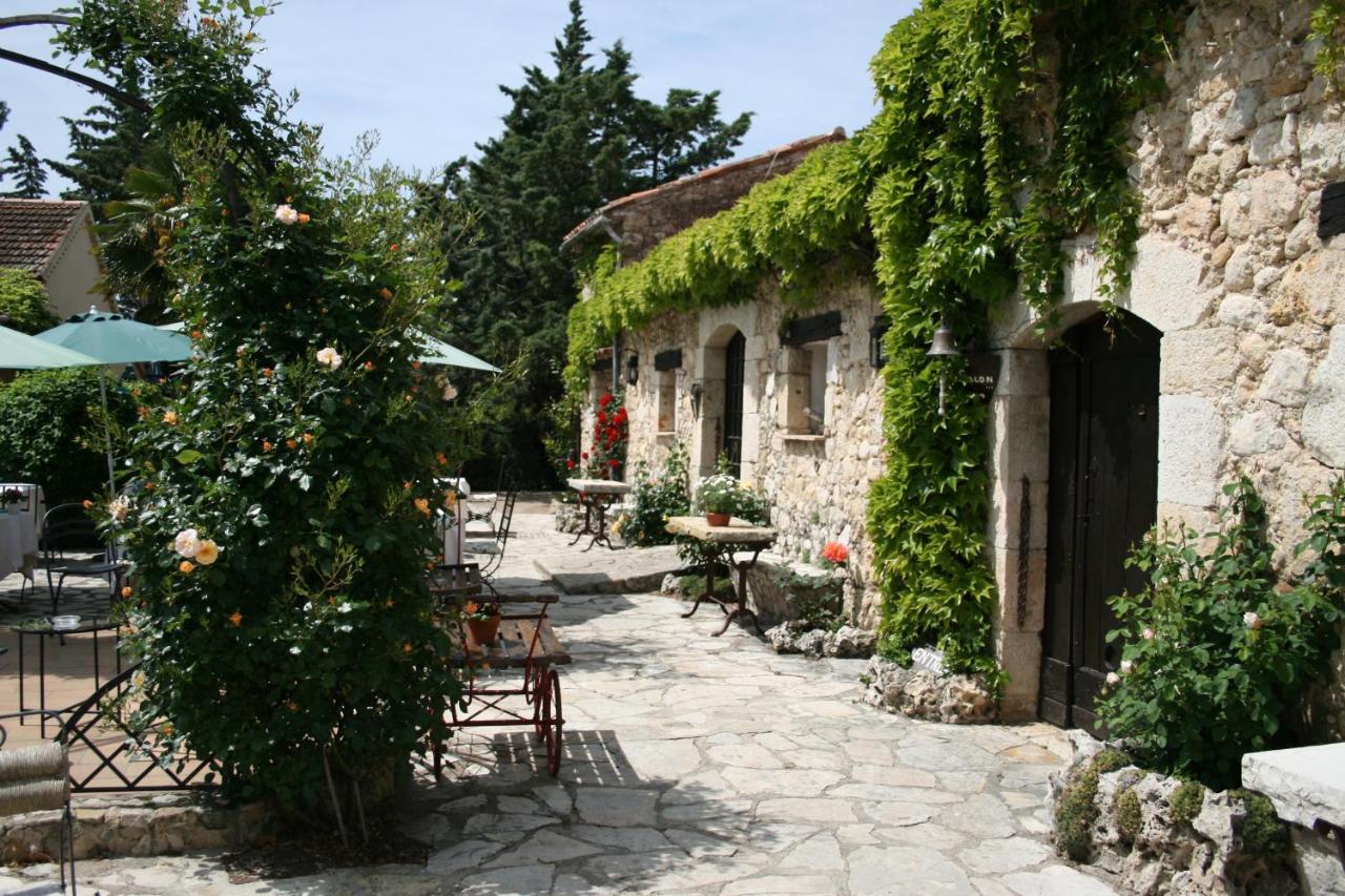 Hotel-Restaurant Le Moulin De La Camandoule Fayence Bagian luar foto