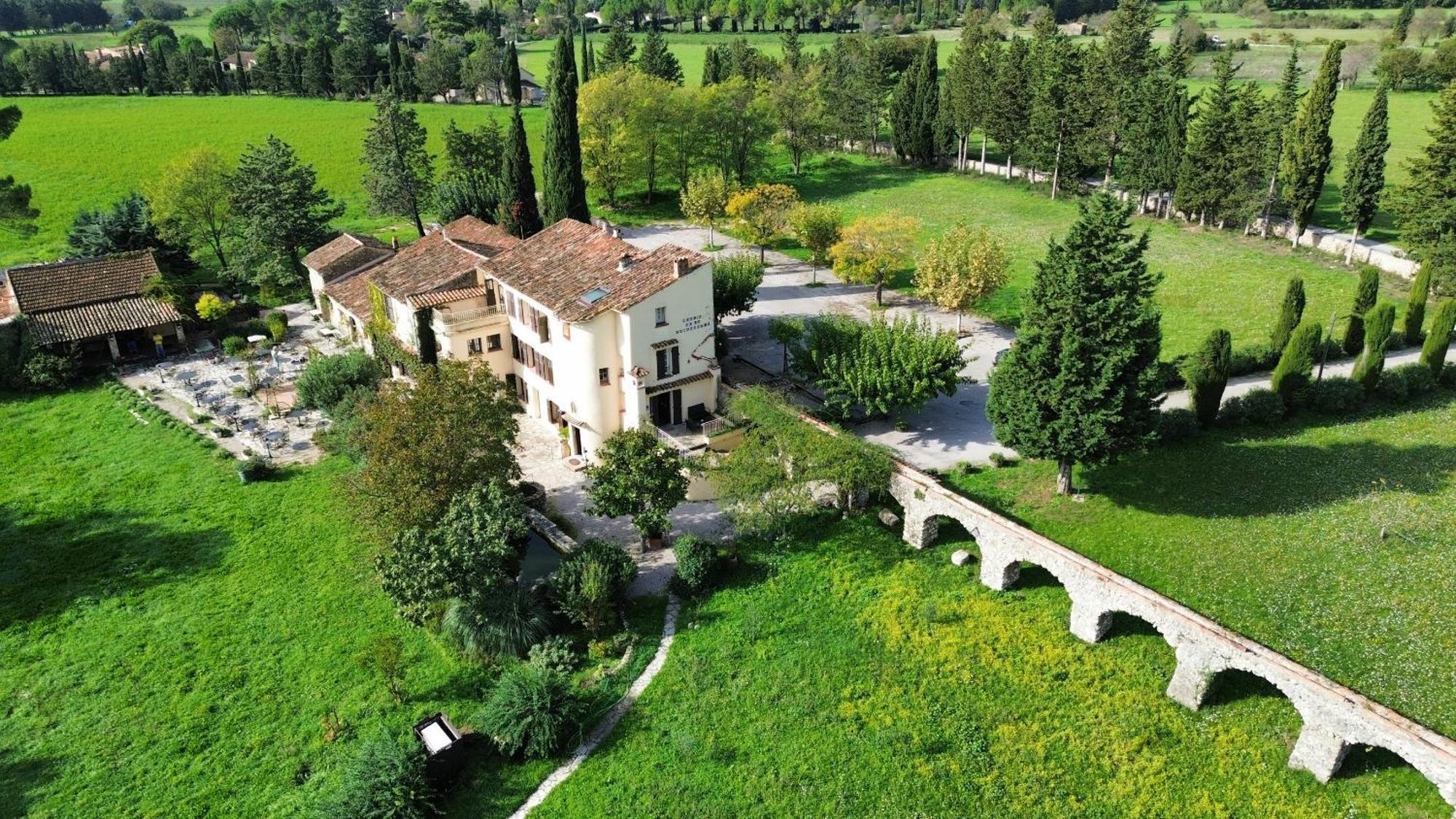 Hotel-Restaurant Le Moulin De La Camandoule Fayence Bagian luar foto