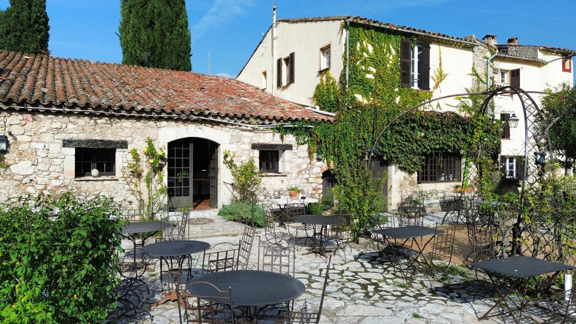 Hotel-Restaurant Le Moulin De La Camandoule Fayence Bagian luar foto
